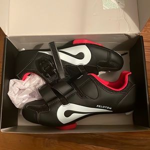 Good as new peleton cycling shoes!